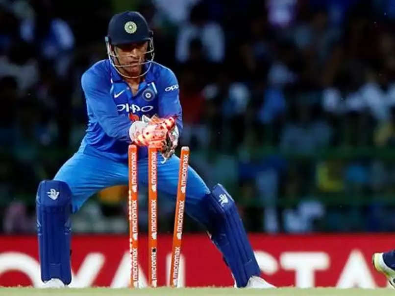 Watch: Hilarious Comments Of MS Dhoni Recorded In Stump Mic During 3rd ODI  - The Cricket Lounge