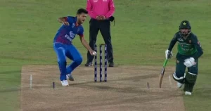Fazalhaq Farooqi Mankads Shadab Khan In The Thrilling Final Over Drama