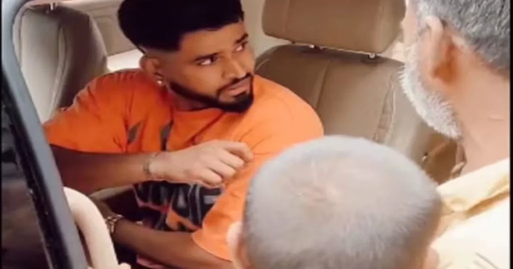 Shreyas Iyer Financially Helps A Street Beggar