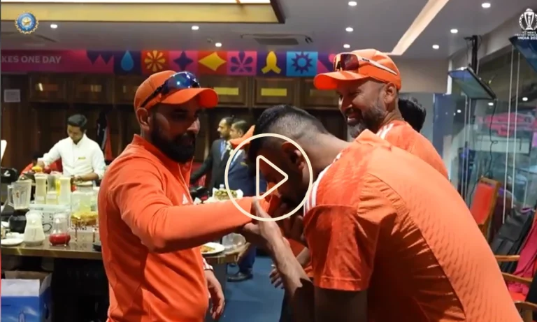 Watch: R Ashwin Kissed Mohammed Shami's Hand After Pacer Entered Dressing Room