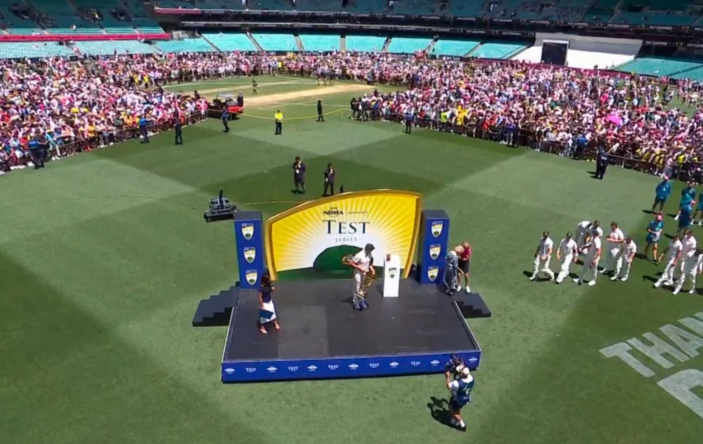 WATCH - SCG Crowd Celebrates David Warner's Farewell Test