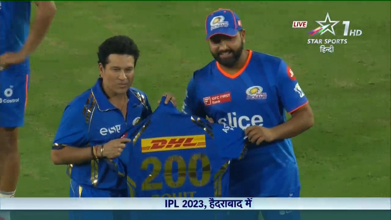 Sachin Tendulkar Gave A Special Jersey To Rohit Sharma In His 200th IPL Match For MI